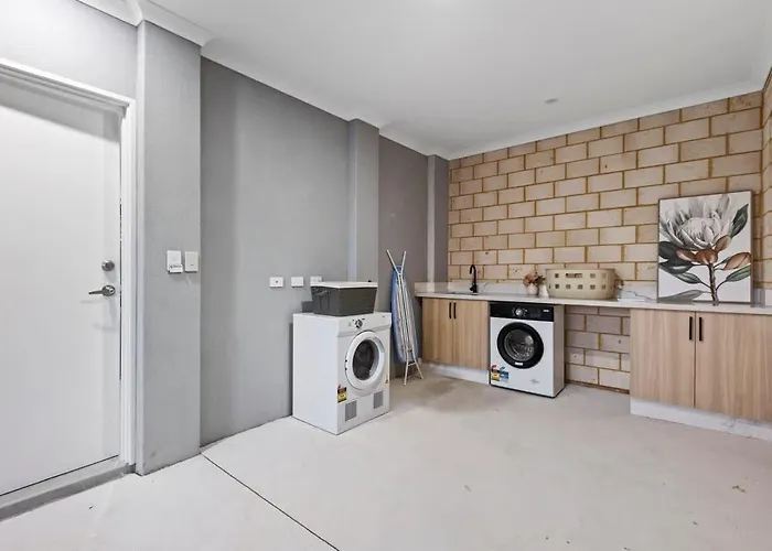 Professional Single 8 Walk To Curtin Uni * Naperville